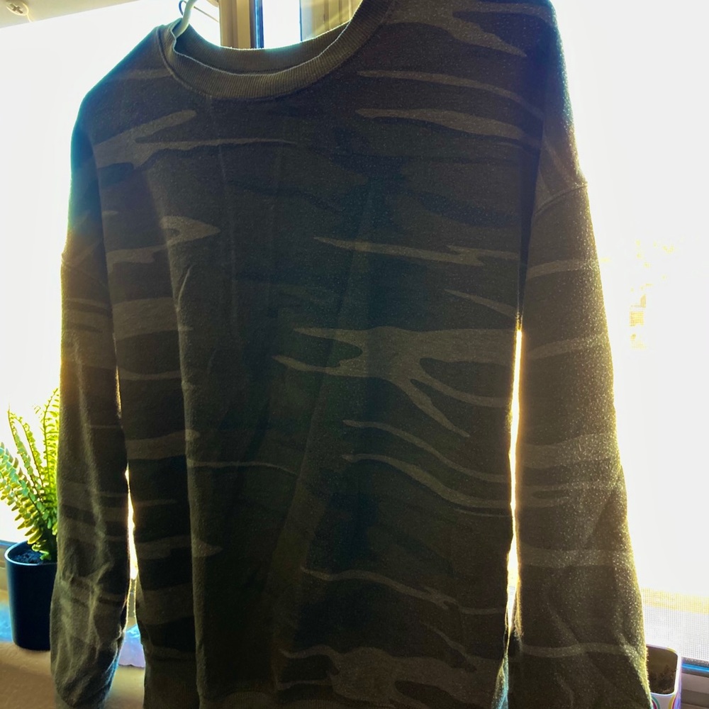 Comfiest camo long sleeve everrr 🌲